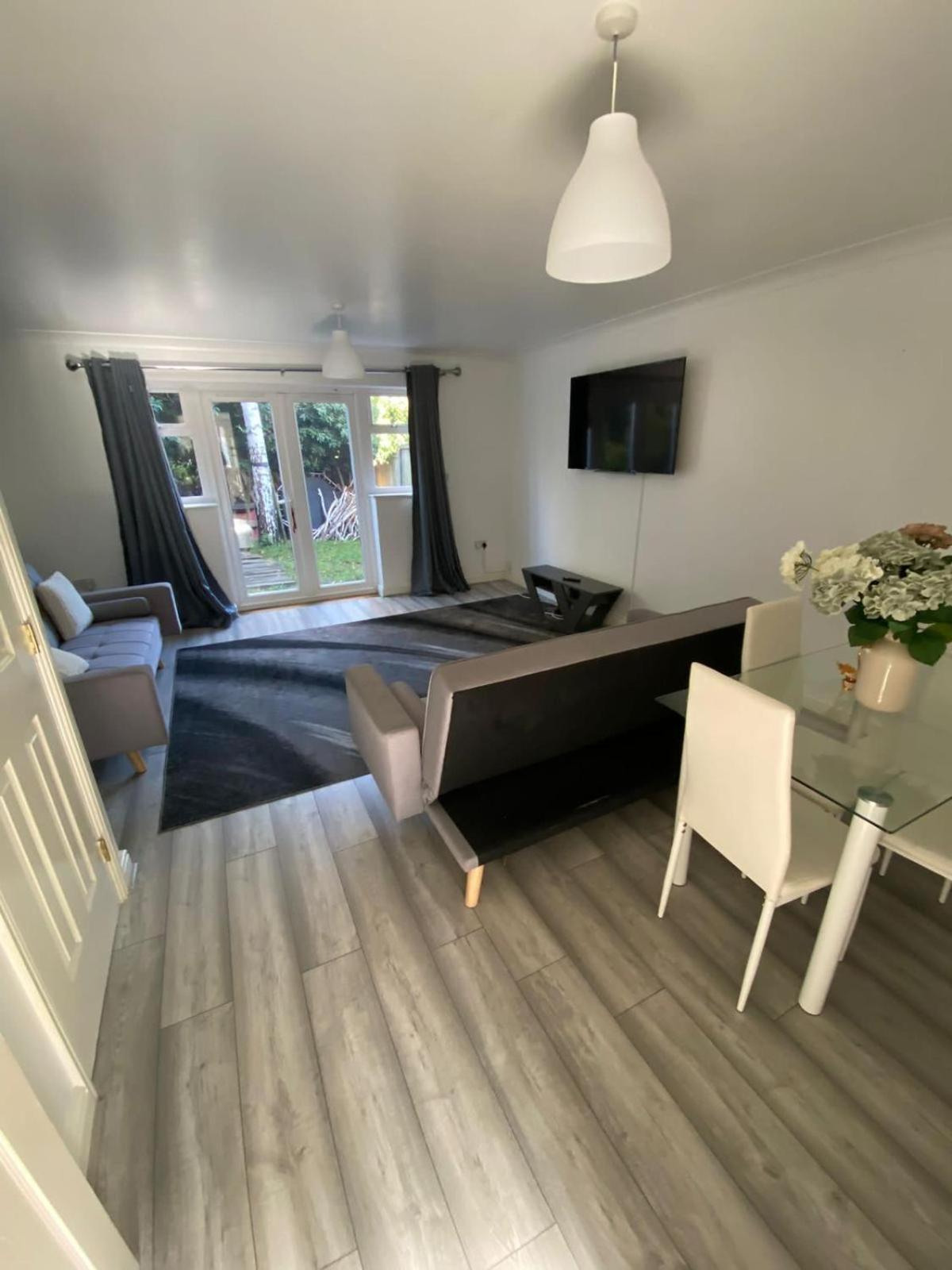 Maidstone Villa 3 Bedroom Free Sports Channels,Parking Sleeps 7 Exterior foto