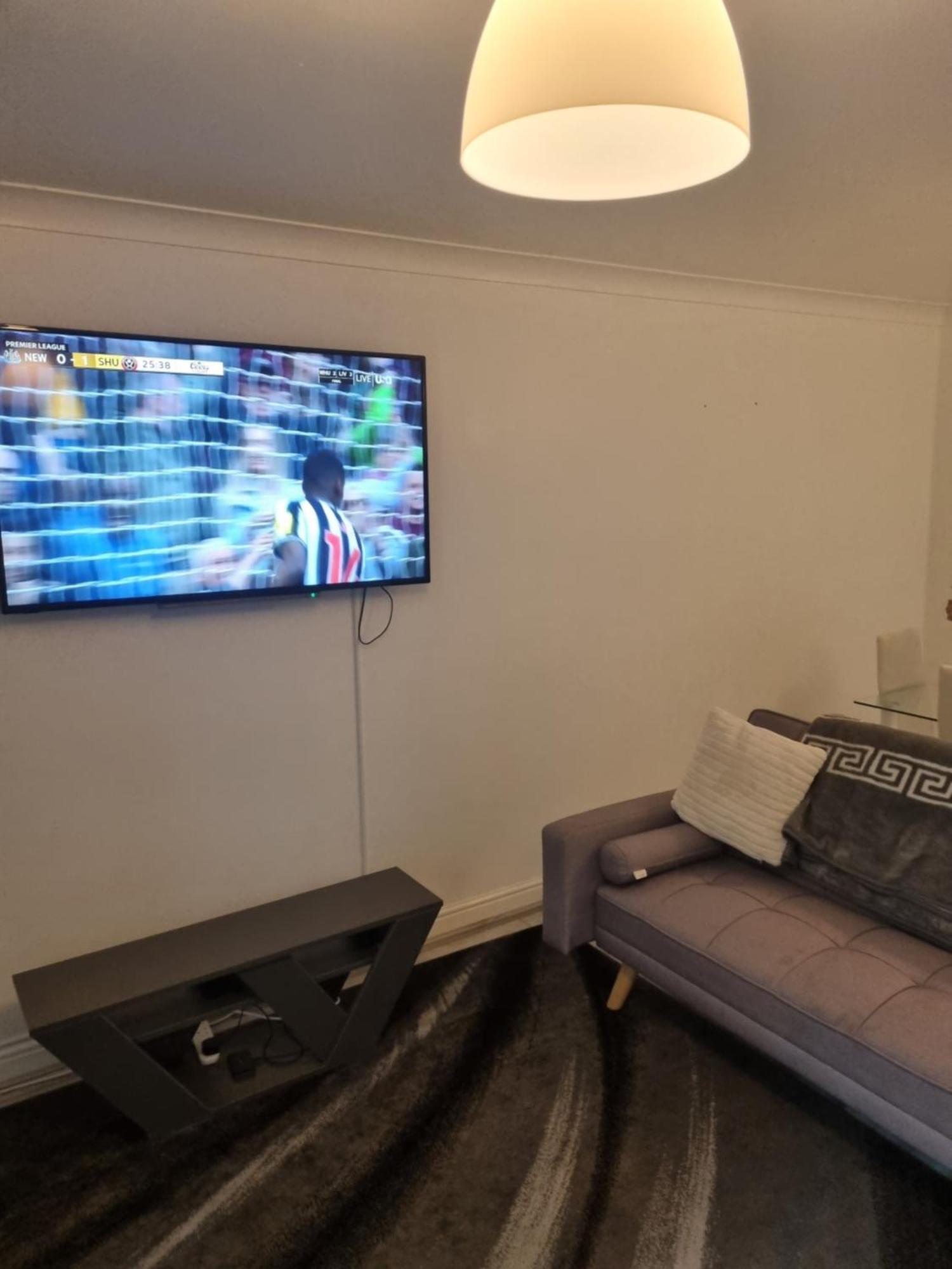 Maidstone Villa 3 Bedroom Free Sports Channels,Parking Sleeps 7 Exterior foto